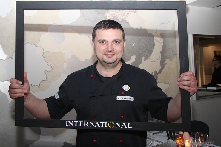 Jūrmalā atklāj jaunu un jau iecienītu restorānu «International». Restorāna šefpavārs Andrejs Šmatčenko Jūrmalā atklāj jaunu un jau iecienītu restorānu «International». Restorāna šefpavārs Andrejs Šmatčenko 114907