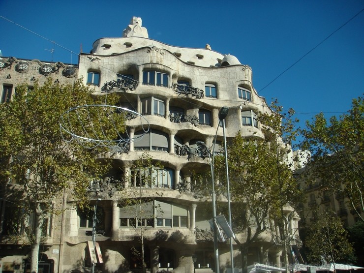 Barselona. Casa Mila jeb Barselona. Casa Mila jeb