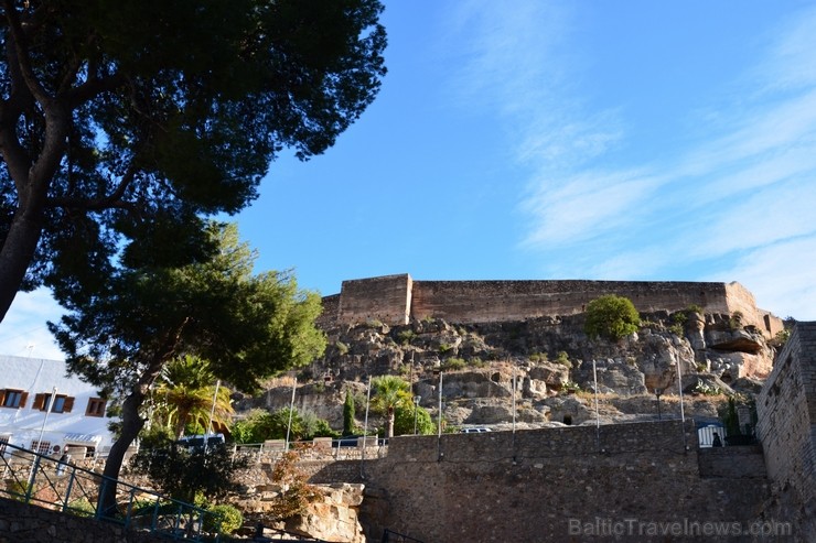 Romiešu cietokšņa drupas paceļas kalnā virs Sagunto pilsētas. Vairāk informācijas www.remirotravel.lv Romiešu cietokšņa drupas paceļas kalnā virs Sagunto pilsētas. Vairāk informācijas www.remirotravel.lv 115142
