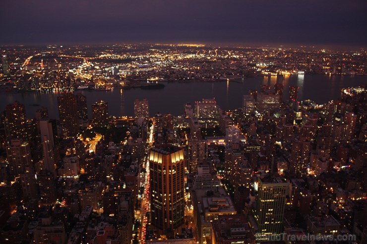 Empire State Building observatorija ir iecienīta vieta, no kuras iespējams apskatīt pilsētu no augšas Empire State Building observatorija ir iecienīta vieta, no kuras iespējams apskatīt pilsētu no augšas 116890