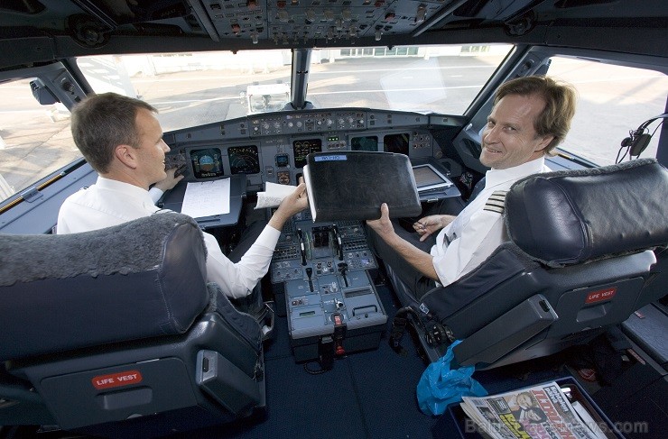 Iepazīsti aviokompānijas Finnair eleganti tērptos pilotus un stjuartes. Vairāk informācijas par aviokompāniju Finnair - www.finnair.com Iepazīsti aviokompānijas Finnair eleganti tērptos pilotus un stjuartes. Vairāk informācijas par aviokompāniju Finnair - www.finnair.com 117298