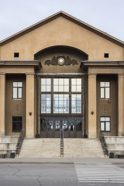Daugavpils stacijas ēka uzcelta 1951. gadā pēc arhitekta B. Sudoplātova projekta. 117561