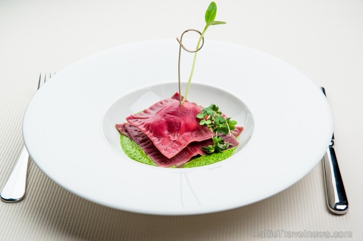 Restorāna Suite šefpavārs aicina nogaršot jauno ēdienkarti. Vairāk informācijas interneta vietnē www.suitelife.lv Restorāna Suite šefpavārs aicina nogaršot jauno ēdienkarti. Vairāk informācijas interneta vietnē www.suitelife.lv 117643