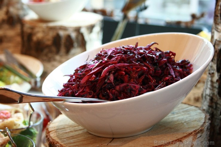 Vecrīgas restorāns Melnā Bite aicina uz pusdienu branču darba dienās no pulksten 12.00 līdz 16.00. Vairāk informācijas interneta vietnē www.melnabite. 117680