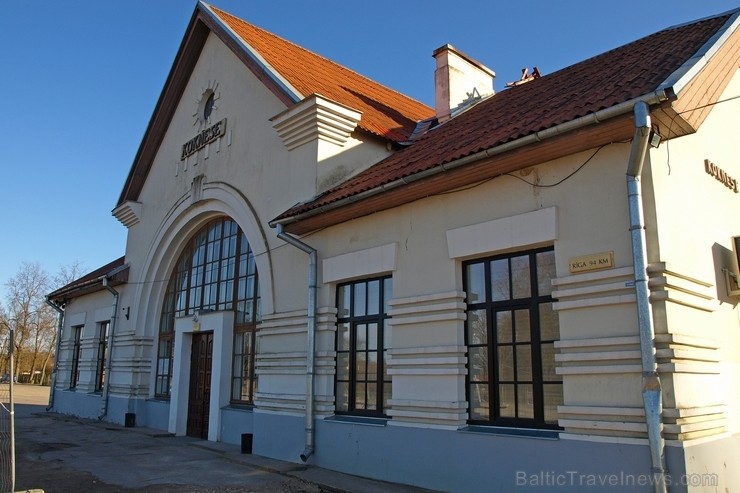 No Rīgas centrālās dzelzceļa stacijas līdz Kokneses dzelzceļa stacijai ir tikai 94 km, ko ar vilcienu var mērot vidēji 1 stundā un 30 minūtēs. No Rīgas centrālās dzelzceļa stacijas līdz Kokneses dzelzceļa stacijai ir tikai 94 km, ko ar vilcienu var mērot vidēji 1 stundā un 30 minūtēs. 118415