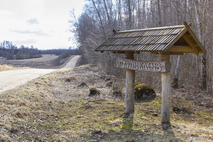 Mākoņkalns (arī Padebešu kalns) ir 247,4 m augsts paugurs Latgales augstienes Burzavas paugurainē, Rēzeknes novada Mākoņkalna pagastā Mākoņkalns (arī Padebešu kalns) ir 247,4 m augsts paugurs Latgales augstienes Burzavas paugurainē, Rēzeknes novada Mākoņkalna pagastā 118472