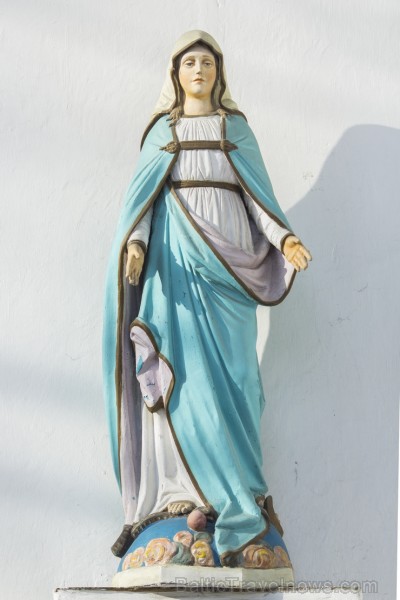 Sv. Pētera Ķēdēs Romas katoļu baznīcas arhitektūrā jaušamas klasicisma iezīmes 119018