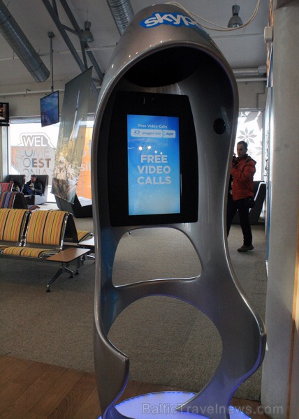Tā kā pasaulē populārais Skype ir radīts Igaunijā, Tallinas lidostā izvietota Skype telefona būdiņa - www.visitestonia.com Tā kā pasaulē populārais Skype ir radīts Igaunijā, Tallinas lidostā izvietota Skype telefona būdiņa - www.visitestonia.com 119200