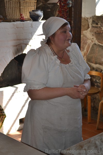 Mājas saimniece Ilze Briede jums izstāstīs bagātīgu un smeķīgu stāstu par maizi un tās tapšanu, par tradīcijām un mājas vēsturi. Mājas saimniece Ilze Briede jums izstāstīs bagātīgu un smeķīgu stāstu par maizi un tās tapšanu, par tradīcijām un mājas vēsturi. 119513