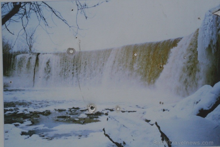 Ziemā ūdenskritums pārvēršas skaistā ledus kritumā (foto no informācijas stenda) - www.visitestonia.com Ziemā ūdenskritums pārvēršas skaistā ledus kritumā (foto no informācijas stenda) - www.visitestonia.com 119568