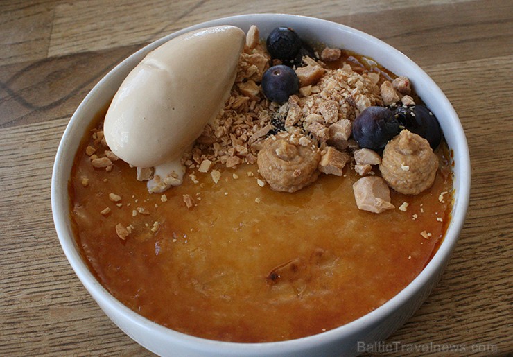 Gaileņu Creme Brulle. Deserts izsauca sajūsmas saucienus. Neparasts, lielisks garšu salikums un radošs noformējums Gaileņu Creme Brulle. Deserts izsauca sajūsmas saucienus. Neparasts, lielisks garšu salikums un radošs noformējums 119701