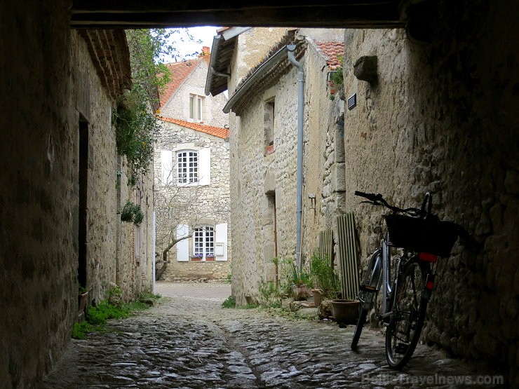 Brīnumains viduslaiku ciems Charroux gaida ciemos romantikas mīlētājus www.charroux.com 119890
