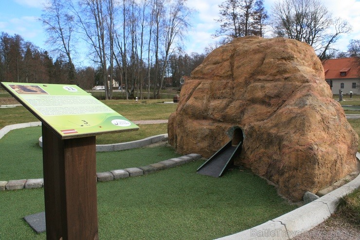 Mini golfa laukumā redzama arī Gūtmaņa ala - www.vihulamanor.com 120677