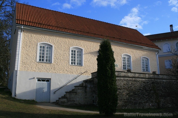 Romantiskā 16.gs. muiža ar divām galvenajām ēkām un 25 muižas ēkām izvietota blakus Lahemaa Nacionālajam parkam un Mustoja upei. Muižas komplekss atro Romantiskā 16.gs. muiža ar divām galvenajām ēkām un 25 muižas ēkām izvietota blakus Lahemaa Nacionālajam parkam un Mustoja upei. Muižas komplekss atro 120687