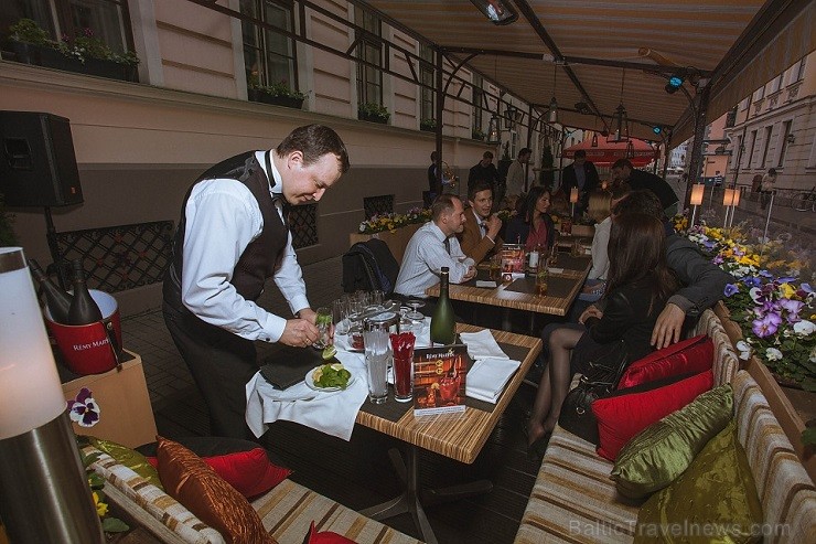 8. maijā tika atklāta Vecrīgas restorāna Suite vasaras terase. Vairāk informācijas interneta vietnē www.suitelife.lv 8. maijā tika atklāta Vecrīgas restorāna Suite vasaras terase. Vairāk informācijas interneta vietnē www.suitelife.lv 121161