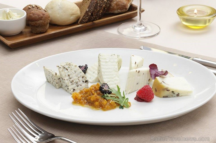 Vecrīgas viesnīcas Wellton Centrum Hotel & Spa restorāna Melnā Bite kolektīvs aicina nogaršot ēdienus no jaunās un papildinātās ēdienkartes. Vairāk - Vecrīgas viesnīcas Wellton Centrum Hotel & Spa restorāna Melnā Bite kolektīvs aicina nogaršot ēdienus no jaunās un papildinātās ēdienkartes. Vairāk - 121462