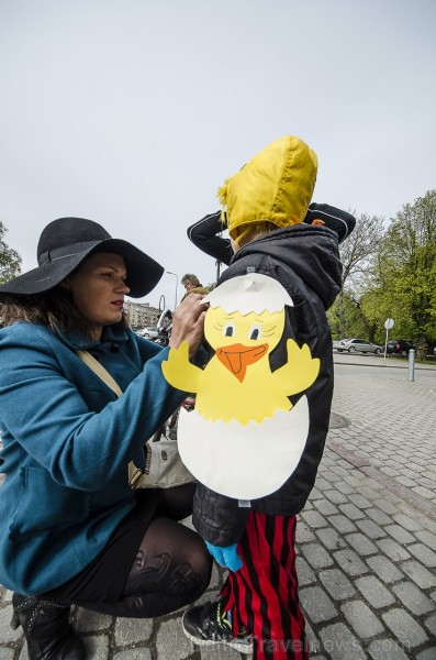 Saulainā 10. maija pēcpusdienā Rožu laukumā varēja sastapt tvīdā tērptus kungus un dāmas, kas bija ieradušies parādīt savus veclaiku divriteņus vai sa Saulainā 10. maija pēcpusdienā Rožu laukumā varēja sastapt tvīdā tērptus kungus un dāmas, kas bija ieradušies parādīt savus veclaiku divriteņus vai sa 121469