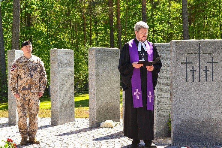 Brāļu kapu komiteja, kā Vācu kara kapu kopšanas Tautas apvienības partnerorganizācija Latvijā, 15. maijā Otrā pasaules kara vācu karavīru kapos Stro Brāļu kapu komiteja, kā Vācu kara kapu kopšanas Tautas apvienības partnerorganizācija Latvijā, 15. maijā Otrā pasaules kara vācu karavīru kapos Stro 121692
