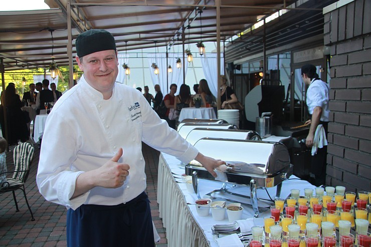 Rīgas piecu zvaigžņu viesnīcas «Radisson Blu Rīdzene» restorāna «Piramīda» šefpavārs Skots Kenedijs no Skotijas Rīgas piecu zvaigžņu viesnīcas «Radisson Blu Rīdzene» restorāna «Piramīda» šefpavārs Skots Kenedijs no Skotijas 123119