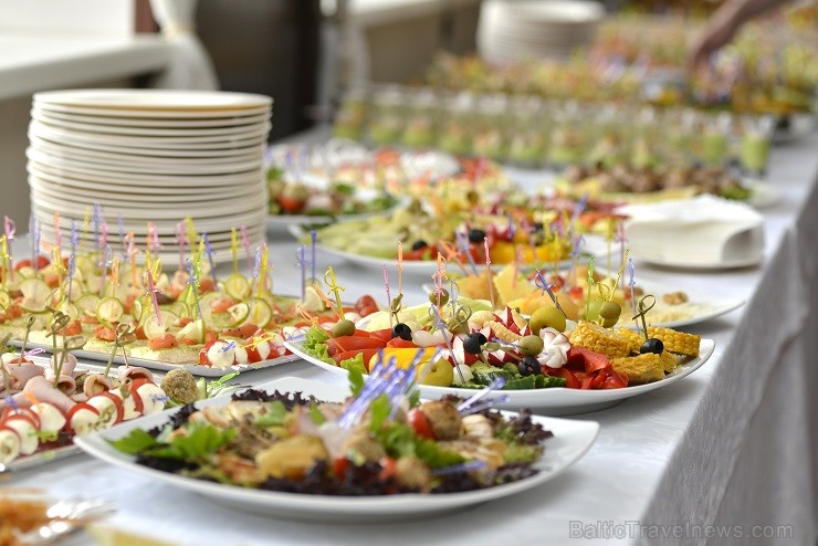 29. maija vakarā viesnīcas KOLONNA Hotel Rēzekne restorānā ROZALIJA notika vasaras terases atklāšanas svinības - www.hotelkolonna.com 29. maija vakarā viesnīcas KOLONNA Hotel Rēzekne restorānā ROZALIJA notika vasaras terases atklāšanas svinības - www.hotelkolonna.com 123991