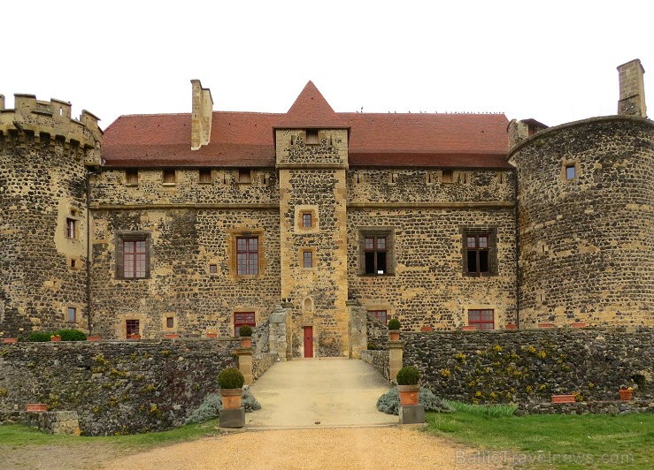 13. gadsimta pils Saint Saturnin gaida romantisku ceļojumu meklētājus www.chateaudesaintsaturnin.com 13. gadsimta pils Saint Saturnin gaida romantisku ceļojumu meklētājus www.chateaudesaintsaturnin.com 124822