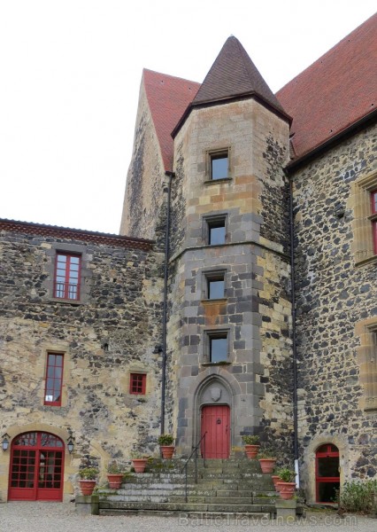 13. gadsimta pils Saint Saturnin gaida romantisku ceļojumu meklētājus www.chateaudesaintsaturnin.com 13. gadsimta pils Saint Saturnin gaida romantisku ceļojumu meklētājus www.chateaudesaintsaturnin.com 124824