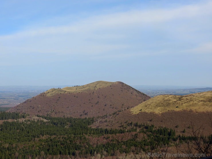Travelnews.lv dodas iepazīt Francijas slaveno Puy de Dome virsotni ar 80 vulkāniem www.panoramiquedesdomes.fr Travelnews.lv dodas iepazīt Francijas slaveno Puy de Dome virsotni ar 80 vulkāniem www.panoramiquedesdomes.fr 125298