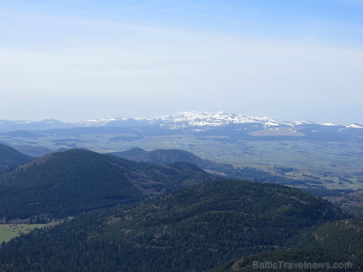 Travelnews.lv dodas iepazīt Francijas slaveno Puy de Dome virsotni ar 80 vulkāniem www.panoramiquedesdomes.fr Travelnews.lv dodas iepazīt Francijas slaveno Puy de Dome virsotni ar 80 vulkāniem www.panoramiquedesdomes.fr 125305