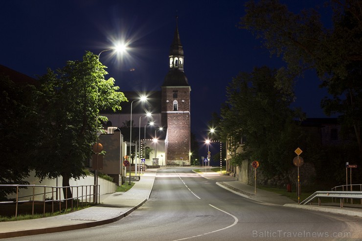 Valmiera ir viena no senākajām Latvijas pilsētām, Hanzas savienības locekle, šobrīd Vidzemes plānošanas reģiona lielākā pilsēta Valmiera ir viena no senākajām Latvijas pilsētām, Hanzas savienības locekle, šobrīd Vidzemes plānošanas reģiona lielākā pilsēta 125308