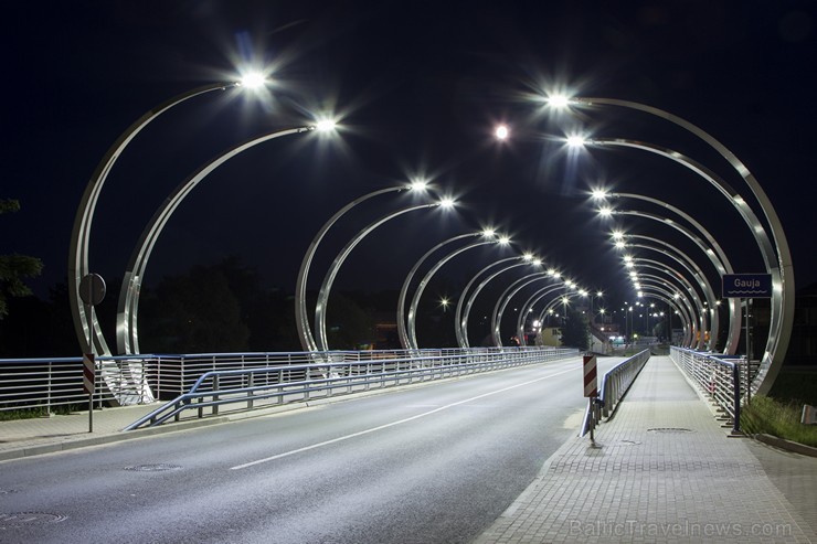 Valmiera ir viena no senākajām Latvijas pilsētām, Hanzas savienības locekle, šobrīd Vidzemes plānošanas reģiona lielākā pilsēta Valmiera ir viena no senākajām Latvijas pilsētām, Hanzas savienības locekle, šobrīd Vidzemes plānošanas reģiona lielākā pilsēta 125321