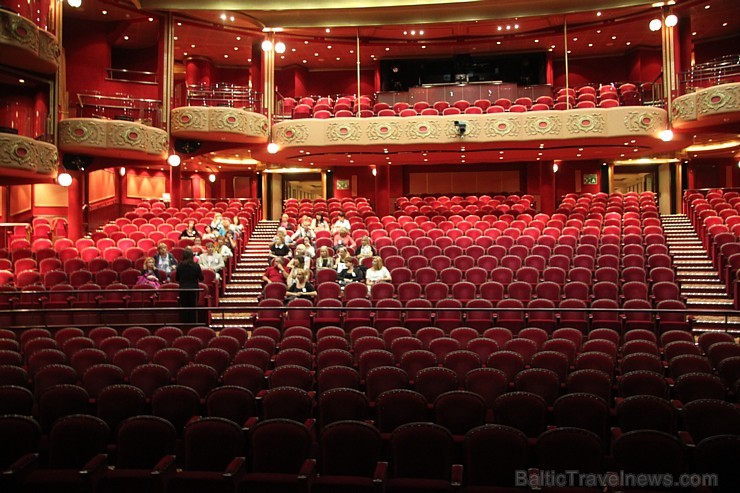 Royal Court Theater - ik vakaru te notiek šovi, izrādes, koncerti. Īpašam notikumam par godu iespējams rezervēt privāto ložu, kur izrādes laikā tiks s Royal Court Theater - ik vakaru te notiek šovi, izrādes, koncerti. Īpašam notikumam par godu iespējams rezervēt privāto ložu, kur izrādes laikā tiks s 126329