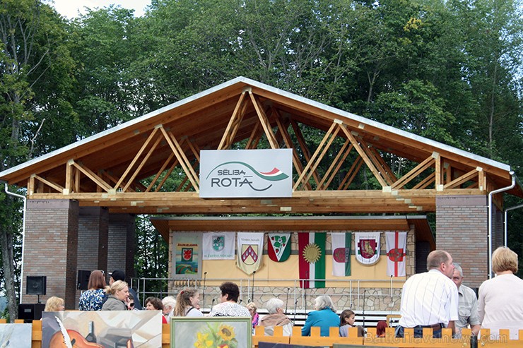 Īpaši tika padomāts par radošo, ievērojamo personību, kuri uzskatāmi (vai paši sevi uzskata) par sēļiem, piesaisti tautas mākslas svētkiem Īpaši tika padomāts par radošo, ievērojamo personību, kuri uzskatāmi (vai paši sevi uzskata) par sēļiem, piesaisti tautas mākslas svētkiem 126413