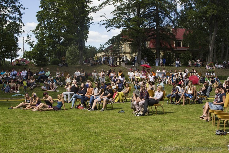 Dikļu pilī noticis pirmais mūzikas mini festivāls 126487