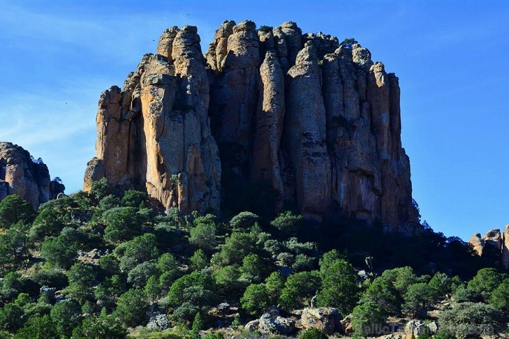 Šo rievoto kalnu dēļ cēlies parka nosaukums, jo vietējiem tie atgādinājuši ērģeles, tāpēc arī nodēvēti par Sierra de Orgaos jeb Ērģeļu kalniem. Šo rievoto kalnu dēļ cēlies parka nosaukums, jo vietējiem tie atgādinājuši ērģeles, tāpēc arī nodēvēti par Sierra de Orgaos jeb Ērģeļu kalniem. 128052