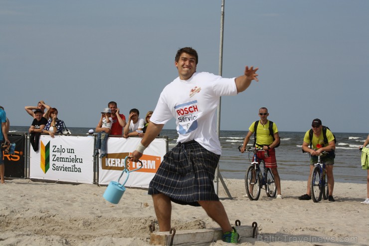 Visspēcīgākais šeit izrādījās Oskars Brugemanis, aizmetot smagumu 9.91 m tālu, aiz viņa ierindojās Jānis Liepa, raidot to 9.50 m tālu, bet tikai 40 cm Visspēcīgākais šeit izrādījās Oskars Brugemanis, aizmetot smagumu 9.91 m tālu, aiz viņa ierindojās Jānis Liepa, raidot to 9.50 m tālu, bet tikai 40 cm 128168