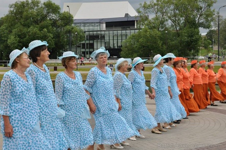 Rēzeknē 13.jūlijā bija pulcējušies 17 senioru deju kolektīvi no Latgales, Vidzemes un Kurzemes, kuri izdejoja savas dvēseles stīgas Latgales senioru d Rēzeknē 13.jūlijā bija pulcējušies 17 senioru deju kolektīvi no Latgales, Vidzemes un Kurzemes, kuri izdejoja savas dvēseles stīgas Latgales senioru d 128203