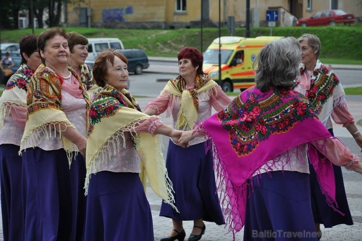 Rēzeknē 13.jūlijā bija pulcējušies 17 senioru deju kolektīvi no Latgales, Vidzemes un Kurzemes, kuri izdejoja savas dvēseles stīgas Latgales senioru d Rēzeknē 13.jūlijā bija pulcējušies 17 senioru deju kolektīvi no Latgales, Vidzemes un Kurzemes, kuri izdejoja savas dvēseles stīgas Latgales senioru d 128218