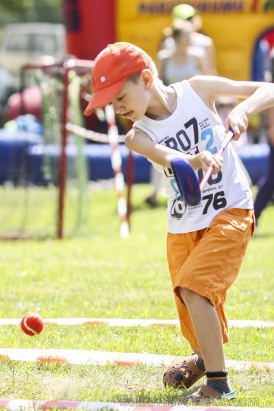 19. jūlijā Neretas novada svētku laikā, ģimenes varēja piedalīties Ģimeņu sporta festivālā, kur katra - gan liela, gan maza sportot griboša ģimene iz 19. jūlijā Neretas novada svētku laikā, ģimenes varēja piedalīties Ģimeņu sporta festivālā, kur katra - gan liela, gan maza sportot griboša ģimene iz 128574