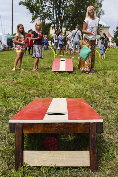 19. jūlijā Neretas novada svētku laikā, ģimenes varēja piedalīties Ģimeņu sporta festivālā, kur katra - gan liela, gan maza sportot griboša ģimene iz 19. jūlijā Neretas novada svētku laikā, ģimenes varēja piedalīties Ģimeņu sporta festivālā, kur katra - gan liela, gan maza sportot griboša ģimene iz 128590