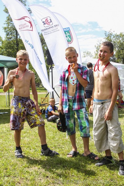 19. jūlijā Neretas novada svētku laikā, ģimenes varēja piedalīties Ģimeņu sporta festivālā, kur katra - gan liela, gan maza sportot griboša ģimene iz 19. jūlijā Neretas novada svētku laikā, ģimenes varēja piedalīties Ģimeņu sporta festivālā, kur katra - gan liela, gan maza sportot griboša ģimene iz 128609