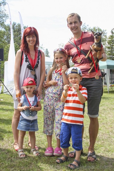 19. jūlijā Neretas novada svētku laikā, ģimenes varēja piedalīties Ģimeņu sporta festivālā, kur katra - gan liela, gan maza sportot griboša ģimene iz 19. jūlijā Neretas novada svētku laikā, ģimenes varēja piedalīties Ģimeņu sporta festivālā, kur katra - gan liela, gan maza sportot griboša ģimene iz 128610