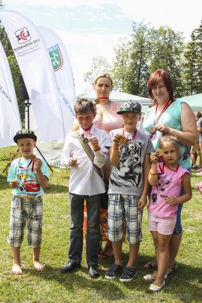 19. jūlijā Neretas novada svētku laikā, ģimenes varēja piedalīties Ģimeņu sporta festivālā, kur katra - gan liela, gan maza sportot griboša ģimene iz 19. jūlijā Neretas novada svētku laikā, ģimenes varēja piedalīties Ģimeņu sporta festivālā, kur katra - gan liela, gan maza sportot griboša ģimene iz 128611