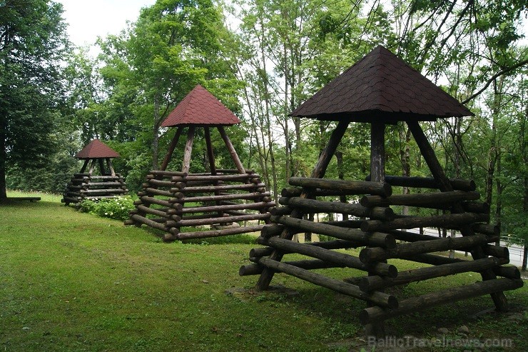 Aknīste ir viena no gleznainākajām Sēlijas mazpilsētām. Tā atrodas starp Neretu un Subati, turpat netālu arī Latvijas - Lietuvas robeža Aknīste ir viena no gleznainākajām Sēlijas mazpilsētām. Tā atrodas starp Neretu un Subati, turpat netālu arī Latvijas - Lietuvas robeža 128708