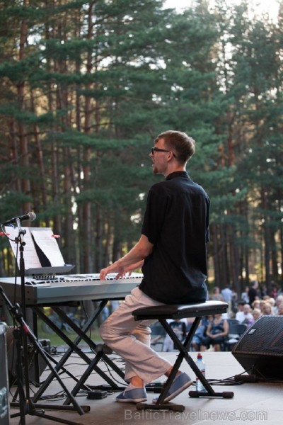 Līdz 26. jūlijam Minhauzena Undā notiek XVII starptautiskais Saulkrastu džeza festivāls «Saulkrasti Jazz 2014», kurā uzstājas izcili džeza mūziķi no 1 Līdz 26. jūlijam Minhauzena Undā notiek XVII starptautiskais Saulkrastu džeza festivāls «Saulkrasti Jazz 2014», kurā uzstājas izcili džeza mūziķi no 1 129180