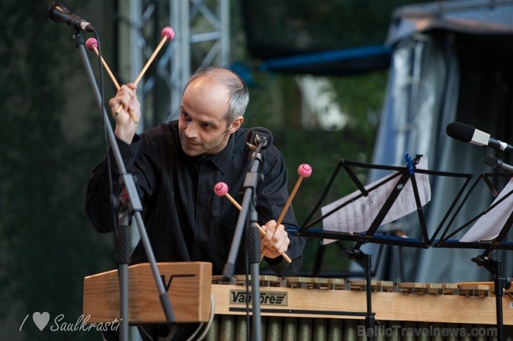 Līdz 26. jūlijam Minhauzena Undā notiek XVII starptautiskais Saulkrastu džeza festivāls «Saulkrasti Jazz 2014», kurā uzstājas izcili džeza mūziķi no 1 Līdz 26. jūlijam Minhauzena Undā notiek XVII starptautiskais Saulkrastu džeza festivāls «Saulkrasti Jazz 2014», kurā uzstājas izcili džeza mūziķi no 1 129183
