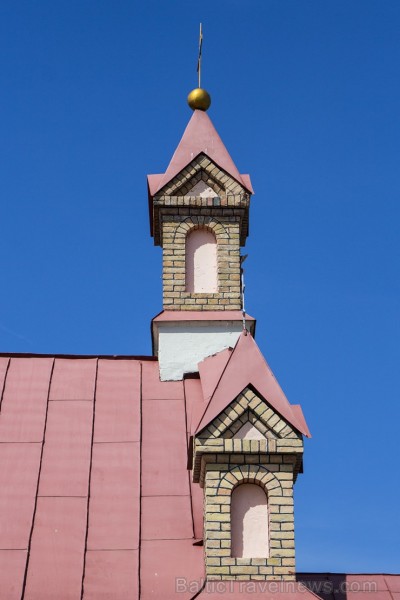Bauskas katoļu baznīca celta 1864. gadā, interjers iekārtots 19.gs. otrajā pusē. Blakus nelielajam dievnamam 1891. gadā uzcelts zvanu tornis Bauskas katoļu baznīca celta 1864. gadā, interjers iekārtots 19.gs. otrajā pusē. Blakus nelielajam dievnamam 1891. gadā uzcelts zvanu tornis 129952
