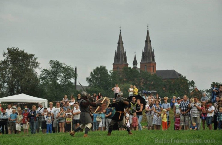 01.08.2014 vēstures rekonstrukciju klubi cīnījās par princeses Rozes atbrīvošanu un vakara noslēgumā koklētājs un princese Roze atkal satikās!Cīņas no 01.08.2014 vēstures rekonstrukciju klubi cīnījās par princeses Rozes atbrīvošanu un vakara noslēgumā koklētājs un princese Roze atkal satikās!Cīņas no 130000