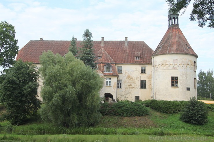 Jaunpils burvīgā 14.gadsimta pils piedāvā Latvijas mērogam unikālu nakšņošanas iespēju. Vairāk informācijas - www.JaunpilsPils.lv Jaunpils burvīgā 14.gadsimta pils piedāvā Latvijas mērogam unikālu nakšņošanas iespēju. Vairāk informācijas - www.JaunpilsPils.lv 130366