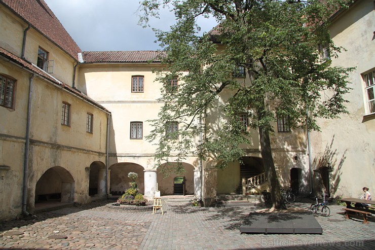Jaunpils burvīgā 14.gadsimta pils piedāvā Latvijas mērogam unikālu nakšņošanas iespēju. Vairāk informācijas - www.JaunpilsPils.lv Jaunpils burvīgā 14.gadsimta pils piedāvā Latvijas mērogam unikālu nakšņošanas iespēju. Vairāk informācijas - www.JaunpilsPils.lv 130368