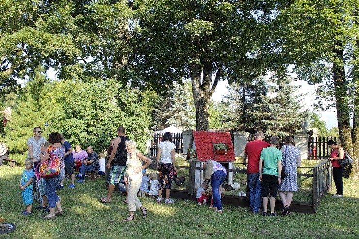 Skanot Trubadūram, skanīgās balss īpašnieka un tautā iemīļota dziedātāja Uģa Rozes izpildījumā un izskanēja viduslaiku svētki Skanot Trubadūram, skanīgās balss īpašnieka un tautā iemīļota dziedātāja Uģa Rozes izpildījumā un izskanēja viduslaiku svētki 131216